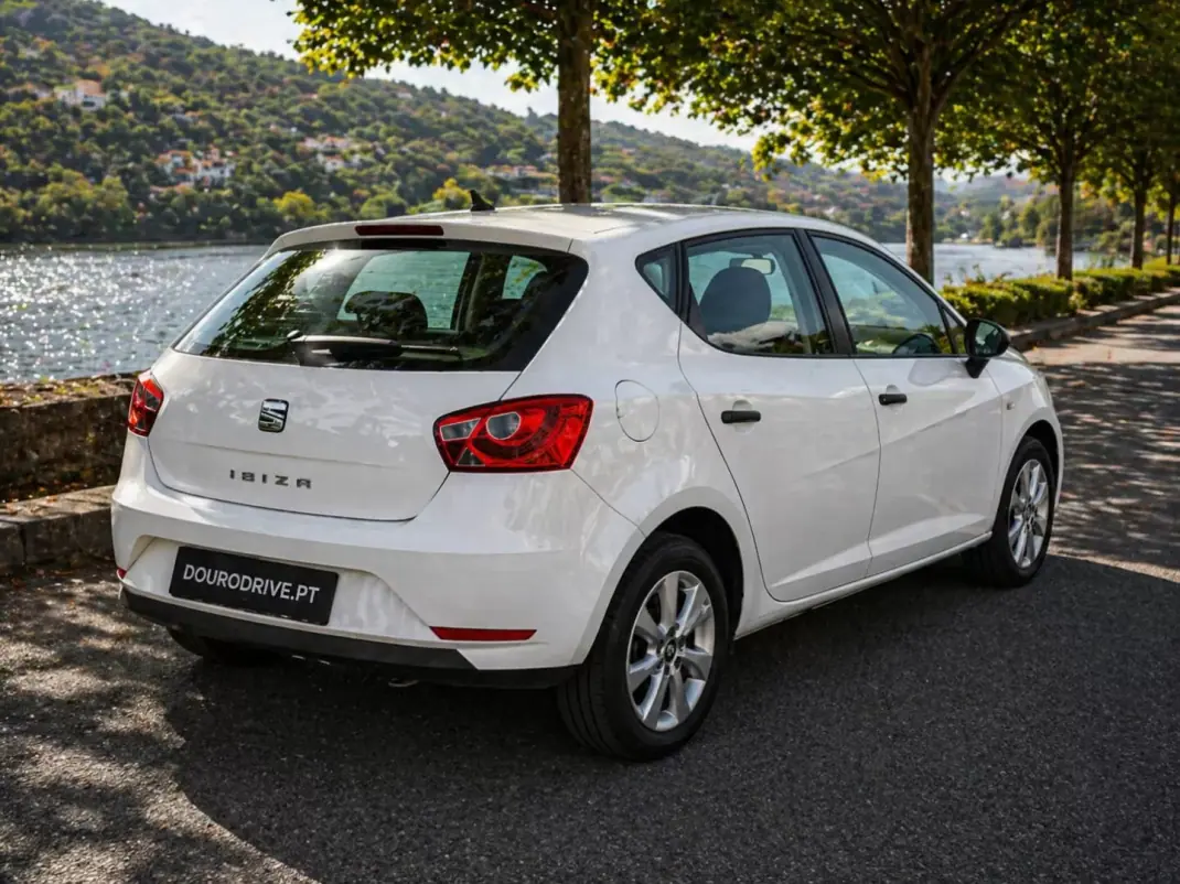 SEAT Ibiza 2017 - 8950 EUR, 106000 km - AUTO.MOTO.pt - 106000km - foto 4 de 8