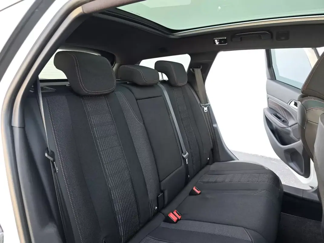 Peugeot 308 SW 2017 - 13750 EUR, 136500 km - 136500km - foto 29 de 36