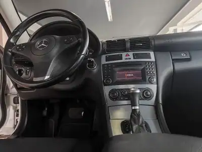 Mercedes-Benz CLC 180 2010 - 9500 EUR, 269000 km - AUTO.MOTO.pt - 269000km - foto 19 de 33