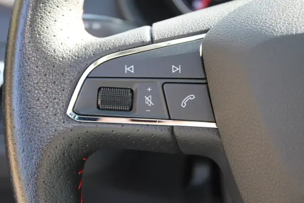 SEAT Ibiza 2017 - 12500 EUR, 55000 km - AUTO.MOTO.pt - 55000km - foto 35 de 41