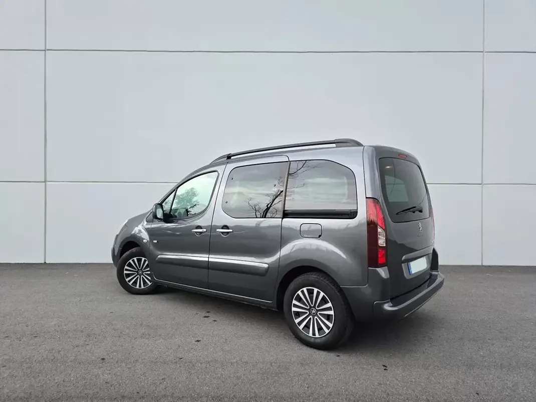 Peugeot Partner 2017 - 12490 EUR, 129000 km - AUTO.MOTO.pt - 129000km - foto 7 de 27