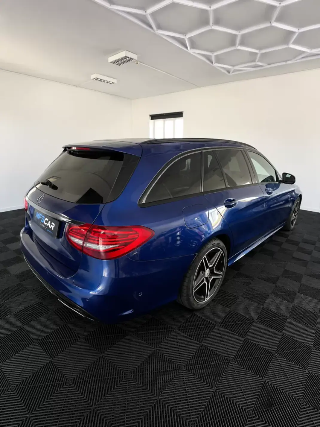 Mercedes-Benz C 300 2020 - 28490 EUR, 132309 km - 132309km - foto 4 de 11
