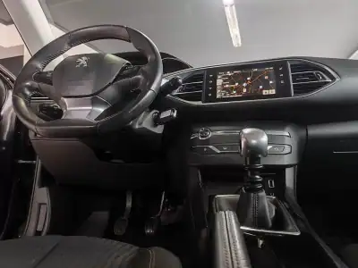 Peugeot 308 2014 - 9350 EUR, 207000 km - AUTO.MOTO.pt - 207000km - foto 20 de 34