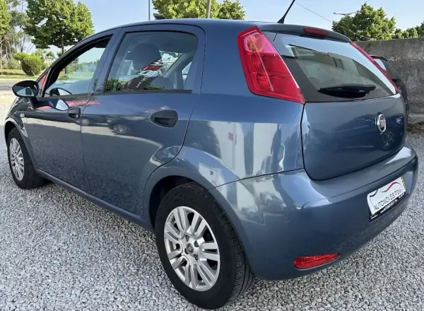 Fiat Punto 2018 - 8750 EUR, 84900 km - AUTO.MOTO.pt - 84900km - foto 4 de 11