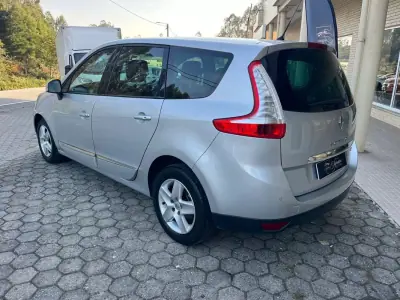 Renault Grand Scénic 2015 - 9900 EUR, 291000 km - AUTO.MOTO.pt - 291000km - foto 2 de 14