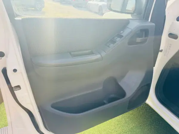 Nissan Navara 2012 - 21500 EUR, 140000 km - AUTO.MOTO.pt - 140000km - foto 18 de 19