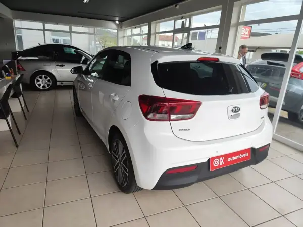 Kia Rio 2018 - 14750 EUR, 46500 km - AUTO.MOTO.pt - 46500km - foto 7 de 35