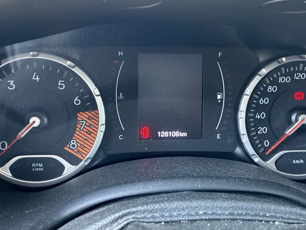 Jeep Renegade 2020 - 13500 EUR, 126000 km - AUTO.MOTO.pt - 126000km - foto 4 de 10