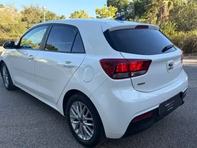Kia Rio 2020 - 12999 EUR, 40000 km - 40000km - foto 4 de 11