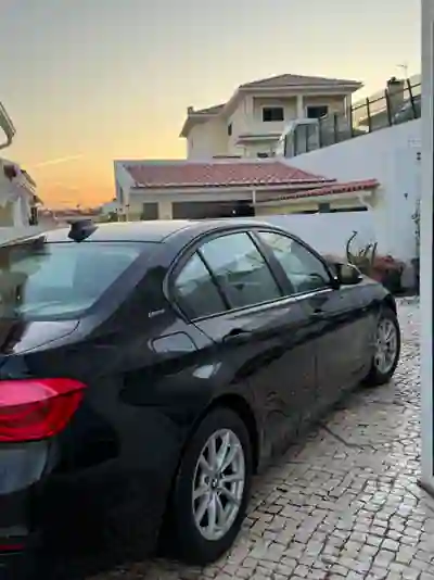 BMW 330e 2017 - 21900 EUR, 121 km - AUTO.MOTO.pt - 121km - foto 2 de 9