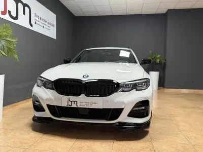 BMW 330e 2021 - 32490 EUR, 152987 km - AUTO.MOTO.pt - 152987km - foto 3 de 26