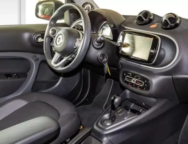 Smart ForTwo Coupé 2021 - 14145 EUR, 28400 km - AUTO.MOTO.pt - 28400km - foto 6 de 15