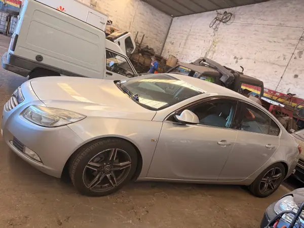 Opel Insignia 2.0 CDTI Cosmo 2009 Diesel — 274 000 km · Porto Opel Insignia 2.0 CDTI Cosmo 2009 Diesel