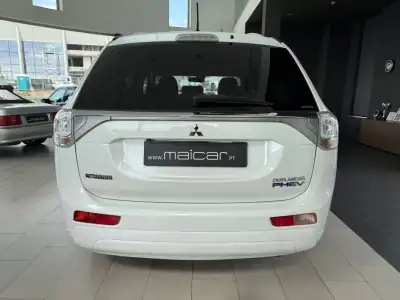 Mitsubishi Outlander 2015 - 15990 EUR, 157367 km - AUTO.MOTO.pt - 157367km - foto 24 de 28