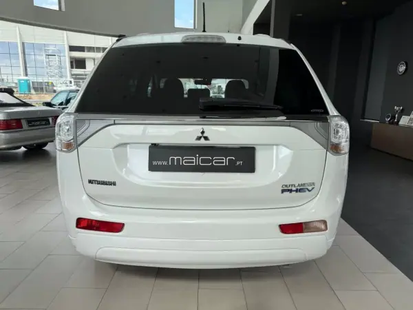 Mitsubishi Outlander 2015 - 15990 EUR, 157367 km - AUTO.MOTO.pt - 157367km - foto 24 de 28