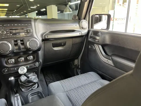 Jeep Wrangler 2014 - 39990 EUR, 115000 km - AUTO.MOTO.pt - 115000km - foto 10 de 54
