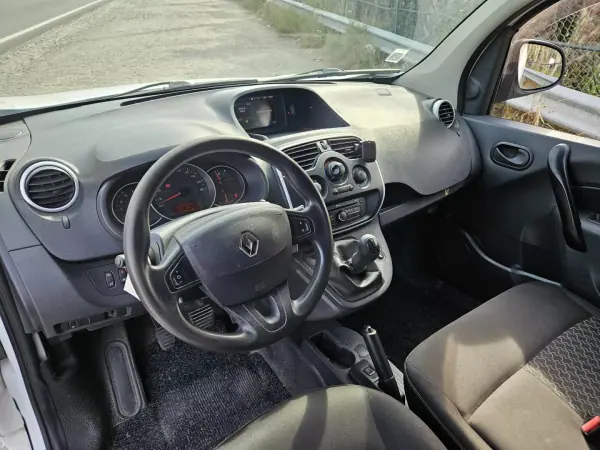 Renault Kangoo 3 Lugares 1.5 DCI IVA Dedutível 2015 - 7990 EUR, 205000 km - AUTO.MOTO.pt - 205000km - foto 11 de 12