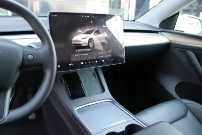 Tesla Model Y 2024 - 35900 EUR, 38745 km - 38745km - foto 17 de 38