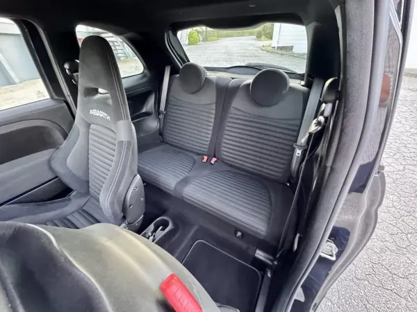 Abarth 595 2018 - 22500 EUR, 86000 km - AUTO.MOTO.pt - 86000km - foto 26 de 31