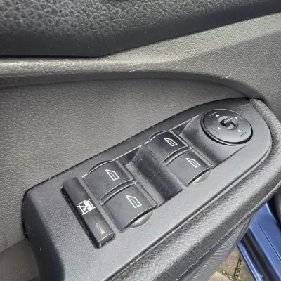 Ford C-Max 2005 - 5450 EUR, 238550 km - AUTO.MOTO.pt - 238550km - foto 12 de 17