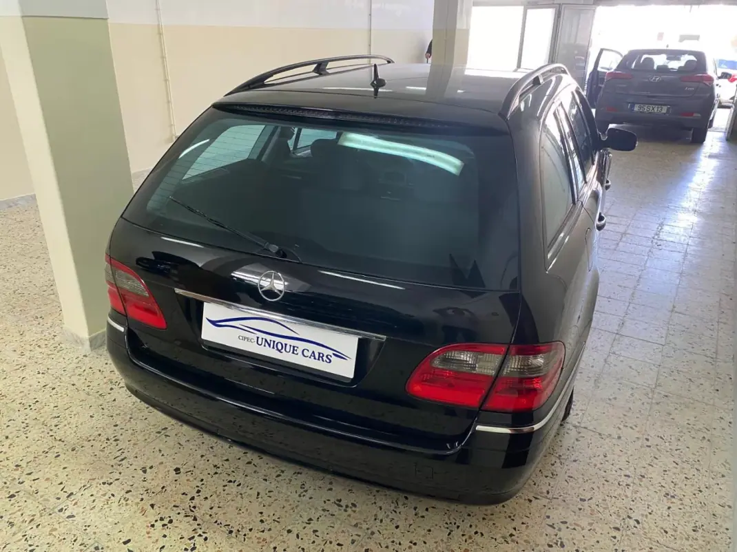 Mercedes-Benz E 220 2006 - 9950 EUR, 281100 km - AUTO.MOTO.pt - 281100km - foto 4 de 16