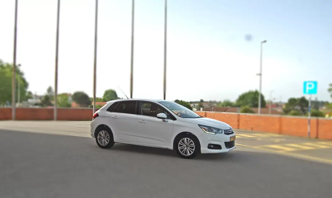 Citroën C4 2016 - 8990 EUR, 179000 km - AUTO.MOTO.pt - 179000km - foto 2 de 9