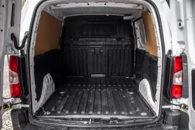 Peugeot Partner BlueHDi 100 L2 Cabine Dupla 2021 - 12990 EUR, 103902 km - AUTO.MOTO.pt - 103902km - foto 25 de 28