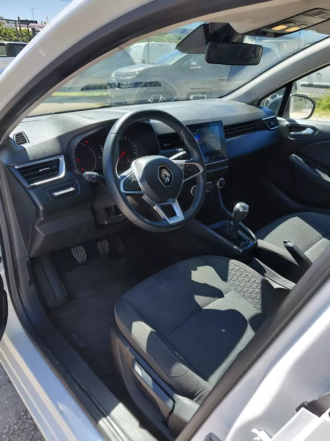 Renault Clio 2023 - 15900 EUR, 46000 km - AUTO.MOTO.pt - 46000km - foto 3 de 11