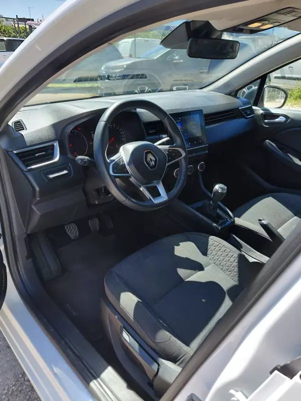 Renault Clio 2023 - 15900 EUR, 46000 km - AUTO.MOTO.pt - 46000km - foto 3 de 11