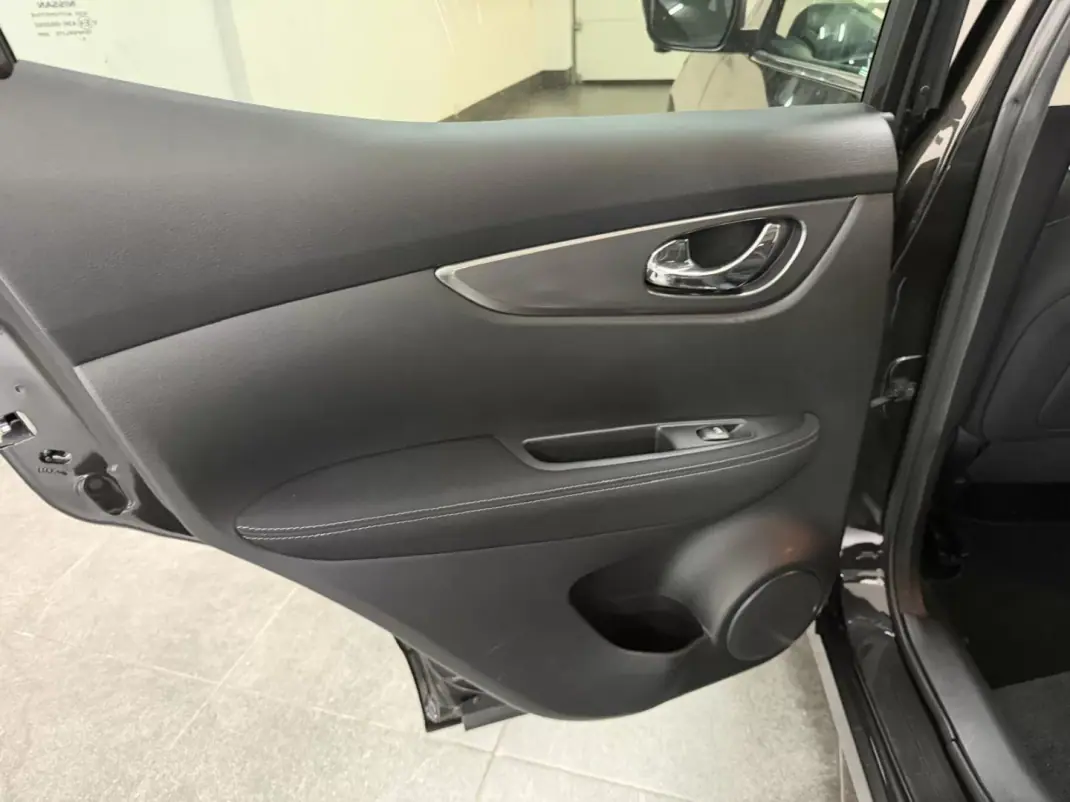 Nissan Qashqai 2018 - 17990 EUR, 145000 km - 145000km - foto 19 de 20