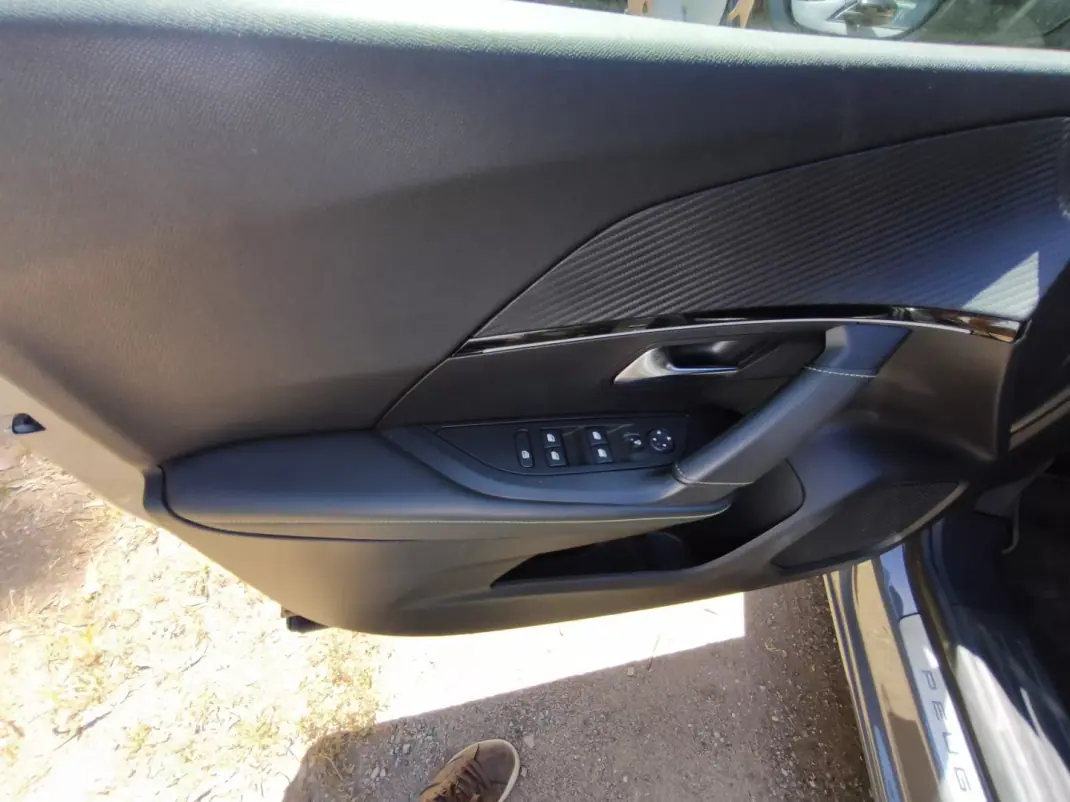 Peugeot 2008 2024 - 28500 EUR, 30224 km - AUTO.MOTO.pt - 30224km - foto 5 de 16