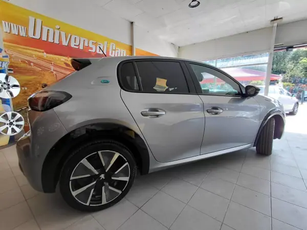 Peugeot e-208 2022 - 17900 EUR, 79000 km - AUTO.MOTO.pt - 79000km - foto 3 de 24