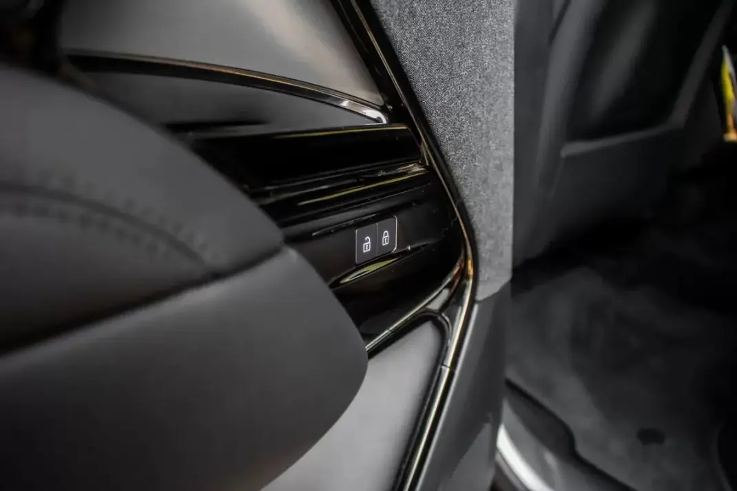 Land Rover Range Rover Sport 2023 - 83990 EUR, 131215 km - AUTO.MOTO.pt - 131215km - foto 30 de 46