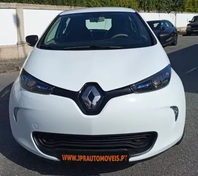 Renault Zoe 2019 - 11490 EUR, 14871 km - AUTO.MOTO.pt - 14871km - foto 2 de 16