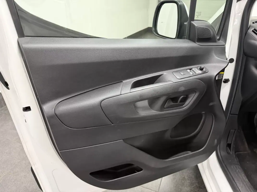 Opel COMBO 2019 - 12990 EUR, 104000 km - 104000km - foto 13 de 27