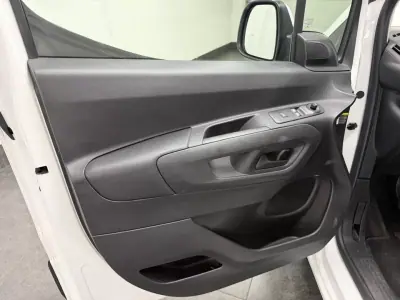 Opel COMBO 2019 - 12990 EUR, 104000 km - 104000km - foto 13 de 27