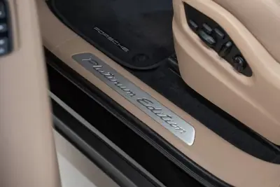 Porsche Cayenne 2023 - 89950 EUR, 40000 km - AUTO.MOTO.pt - 40000km - foto 26 de 59