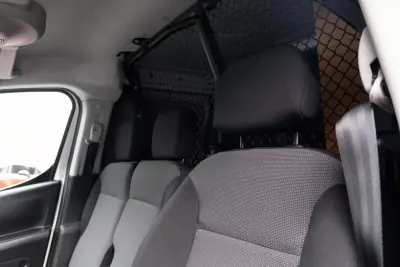 Citroën Berlingo 1.6 BlueHDi Feel 2018 - 13400 EUR, 210000 km - AUTO.MOTO.pt - 210000km - foto 10 de 17
