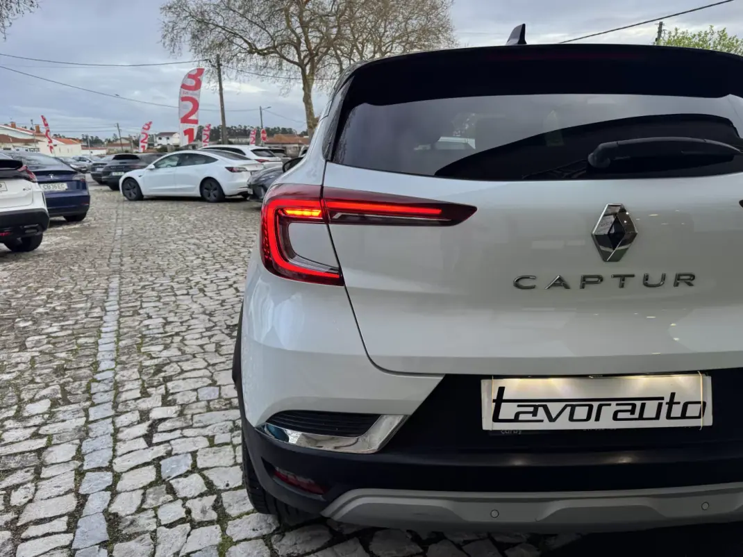 Renault Captur 2023 - 18500 EUR, 103000 km - AUTO.MOTO.pt - 103000km - foto 31 de 48
