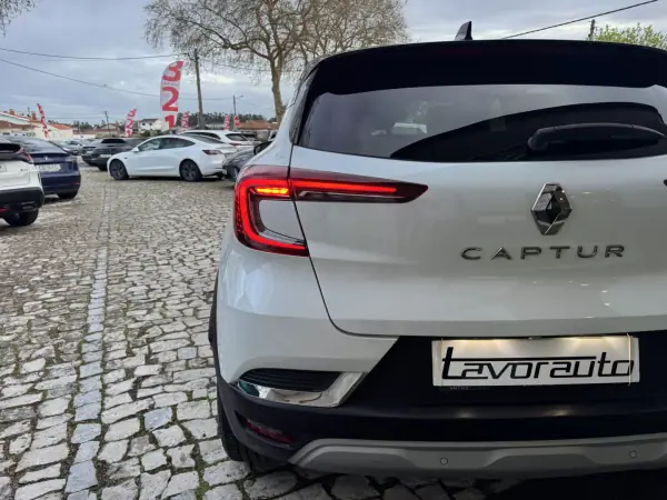 Renault Captur 2023 - 18500 EUR, 103000 km - AUTO.MOTO.pt - 103000km - foto 31 de 48