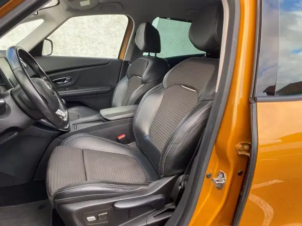 Renault Scénic 2019 - 16900 EUR, 71000 km - AUTO.MOTO.pt - 71000km - foto 11 de 19