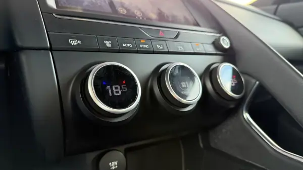 Jaguar E-Pace 2019 - 24500 EUR, 164000 km - AUTO.MOTO.pt - 164000km - foto 51 de 64