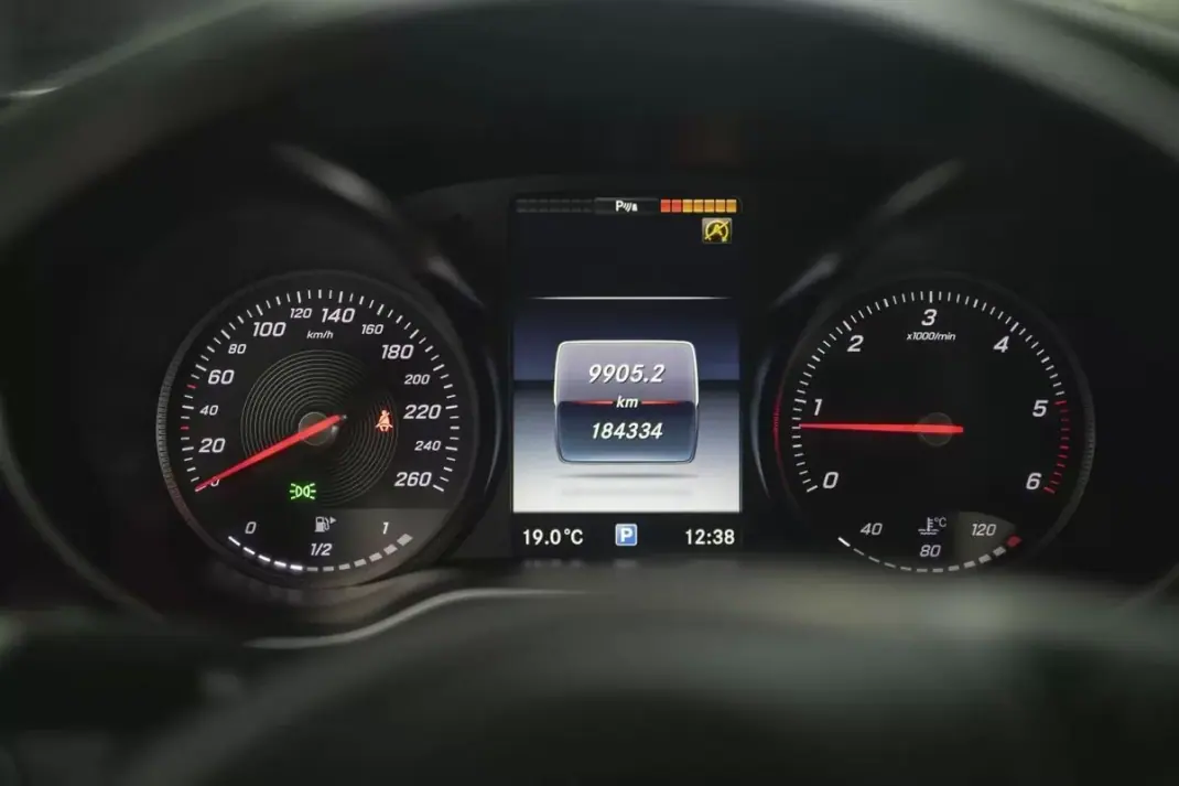 Mercedes-Benz C 220 2017 - 26850 EUR, 184333 km - AUTO.MOTO.pt - 184333km - foto 10 de 17