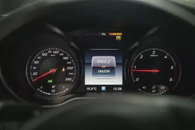 Mercedes-Benz C 220 2017 - 26850 EUR, 184333 km - AUTO.MOTO.pt - 184333km - foto 10 de 17