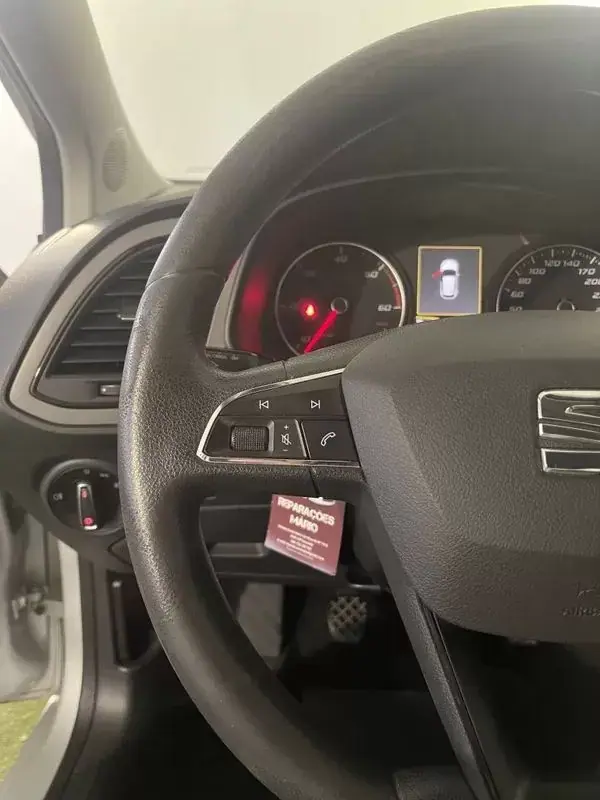SEAT Leon 2013 - 8500 EUR, 258000 km - AUTO.MOTO.pt - 258000km - foto 22 de 27