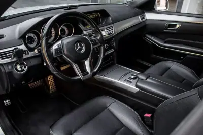 Mercedes-Benz E 250 2016 - 23750 EUR, 215762 km - AUTO.MOTO.pt - 215762km - foto 23 de 39