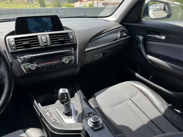 BMW 118 2015 - 16000 EUR, 220000 km - AUTO.MOTO.pt - 220000km - foto 29 de 65