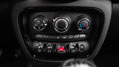 MINI Clubman 2018 - 24999 EUR, 131000 km - AUTO.MOTO.pt - 131000km - foto 6 de 37