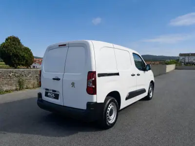 Peugeot Partner 2019 - 12990 EUR, 141000 km - AUTO.MOTO.pt - 141000km - foto 5 de 30