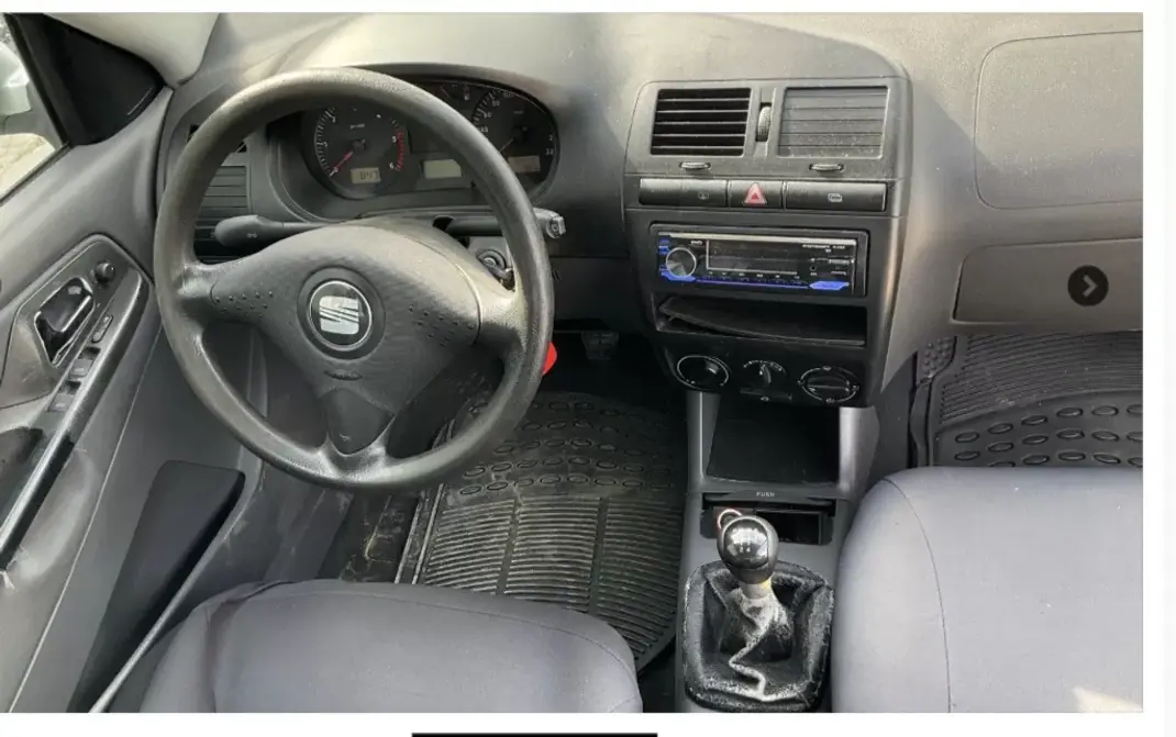 SEAT Ibiza 1999 - 3400 EUR, 259010 km - AUTO.MOTO.pt - 259010km - foto 4 de 4
